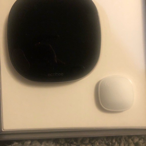 Like new ecobee smart thermostat - Picture 3 of 4